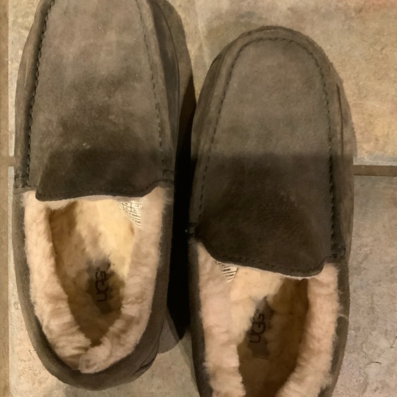 UGG men’s slippers. Size 7 - Picture 5 of 5
